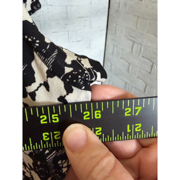 Daisy Fuentes Women’s tunic top gathered front black cream lace print plus Size - Picture 9 of 10